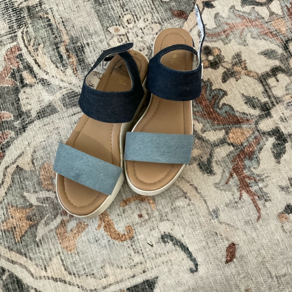 Donald duck platform heels. Size 6